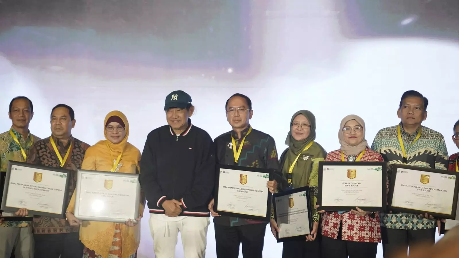 Keren, Tiga Perangkat Daerah Pemkot Depok Raih Penghargaan Public Services Of The Year Jabar Banten 2024