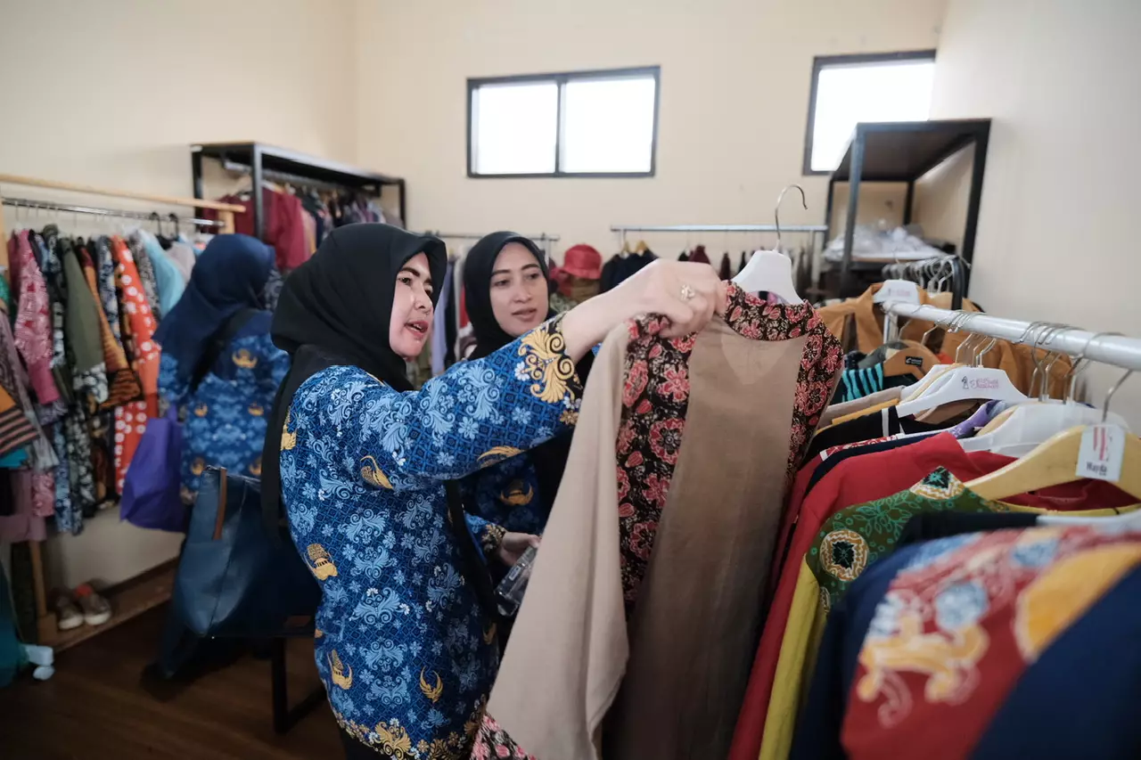 ASN Pemkot Depok Manfaatkan Promo Diskon Hari Ibu di Dekranasda