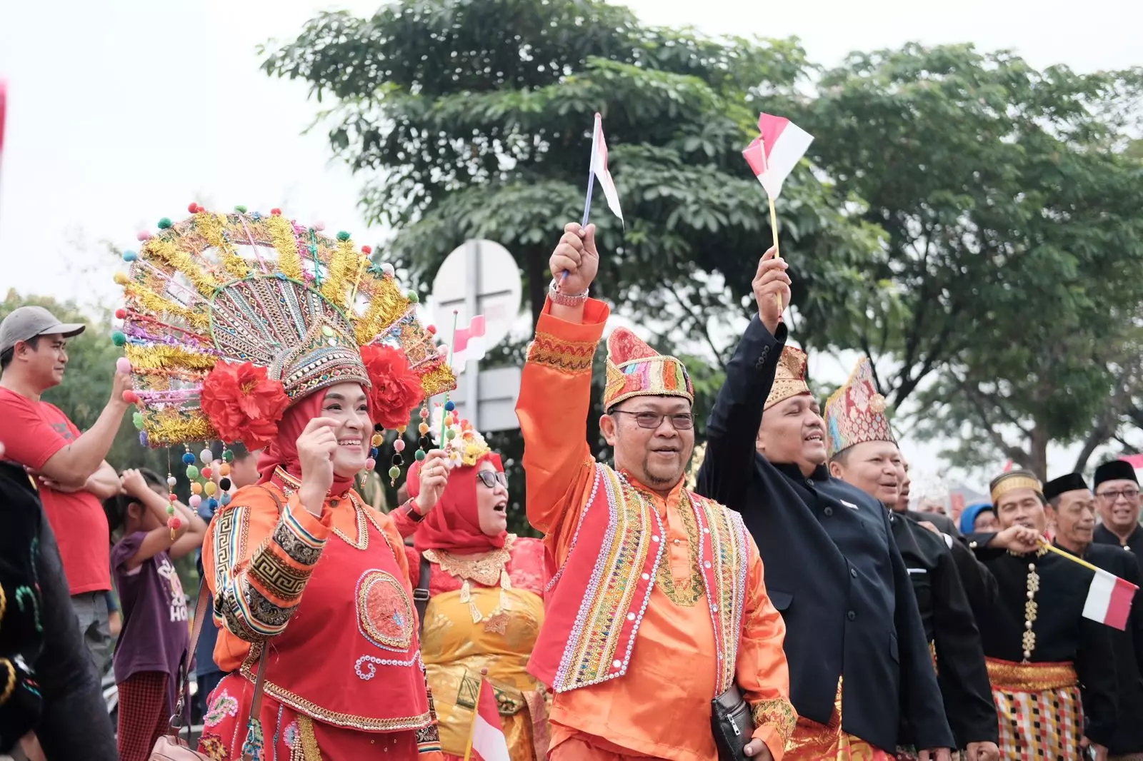 Kenaikan  Pakaian Adat Nusantara, 300 Aparatur Bojongsari Ramaikan Karnaval Kebangsaan