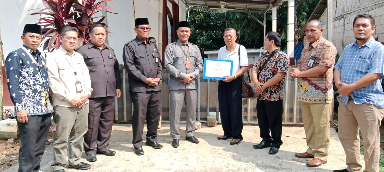 Serahkan Bantuan, Kepala Kemenag Depok Sampaikan Salam Kepada Jamaat GST Agape Ministry