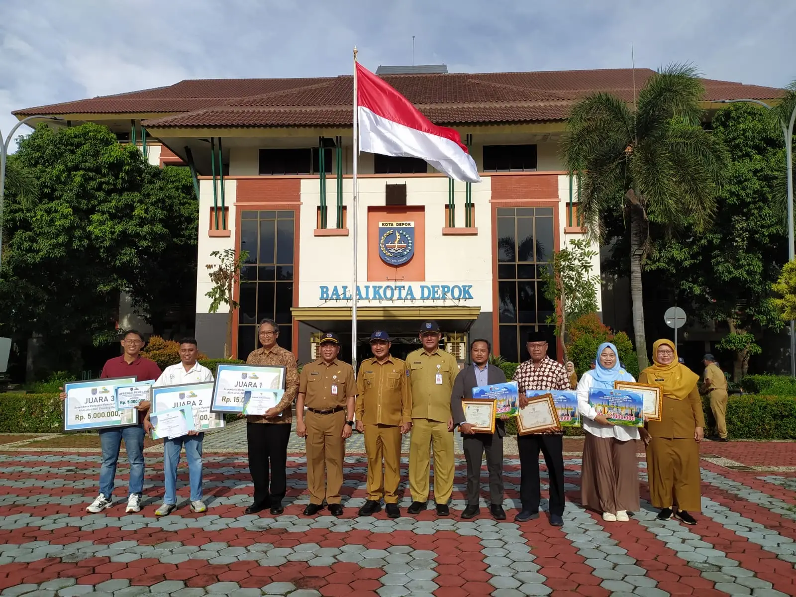 Pemkot Depok Serahkan Hadiah Apresiasi Kampung KB dan Juara Sayembara Redesain Menara Pandang