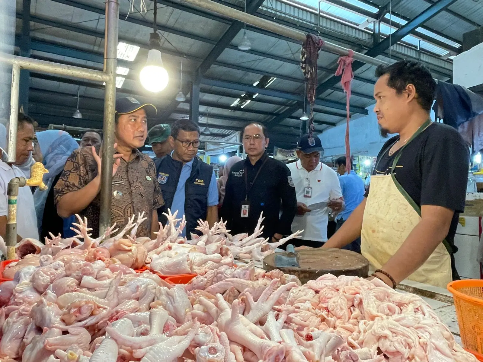 Pantau Harga Bahan Pokok Jelang Nataru, Wakil Wali Kota Depok Kunjungi Pasar Sukatani