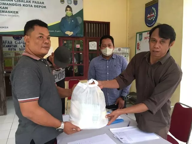 Pasar Murah di Kelurahan Cipas Disambut Antusias Warga