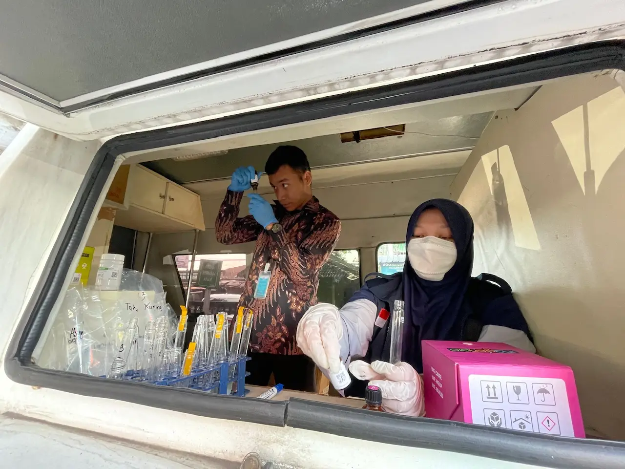 Balai POM di Bogor Uji Bahan Makanan di Pasar Sukatani