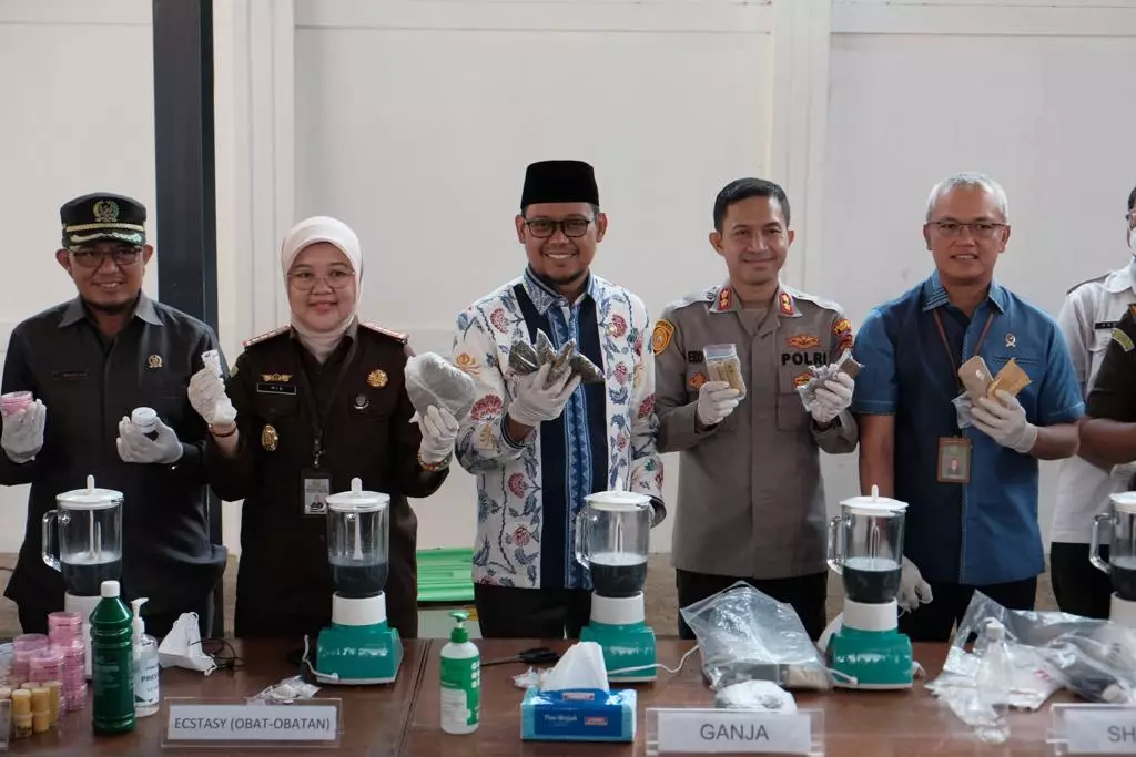 Kejari Depok Musnahkan Barang Bukti 42 Perkara Tindak Pidana