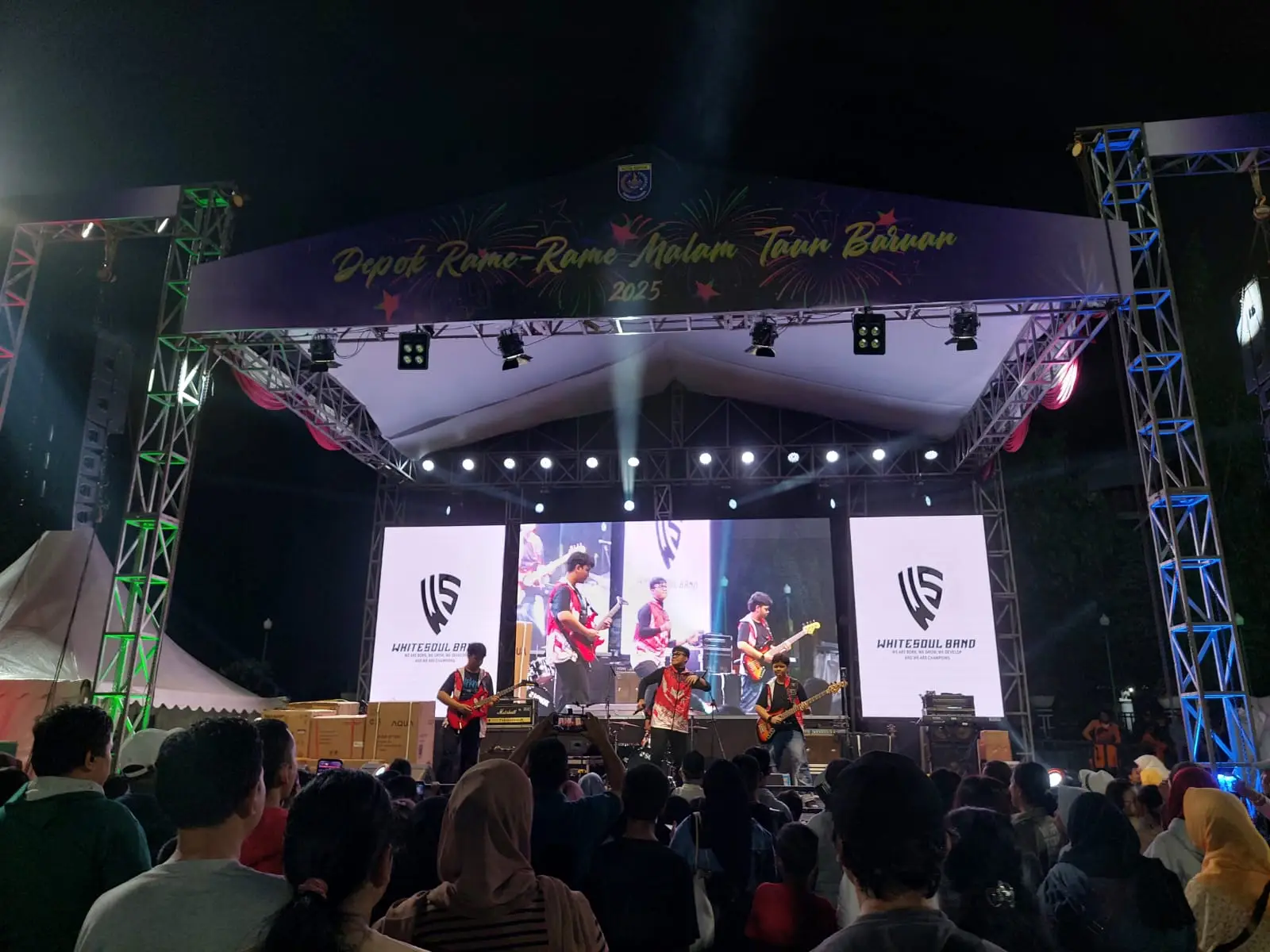 Band Muda White Soul Tampil Energik di Acara Refleksi Kebangsaan Sambut Tahun Baru 2025