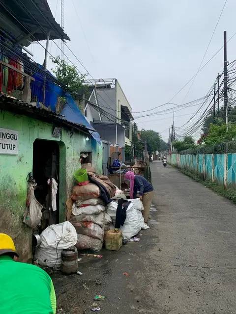 Respon Cepat Keluhan Warga, Lurah Tugu Sigap Tangani Sampah di Jalan Kol Pol Pranoto