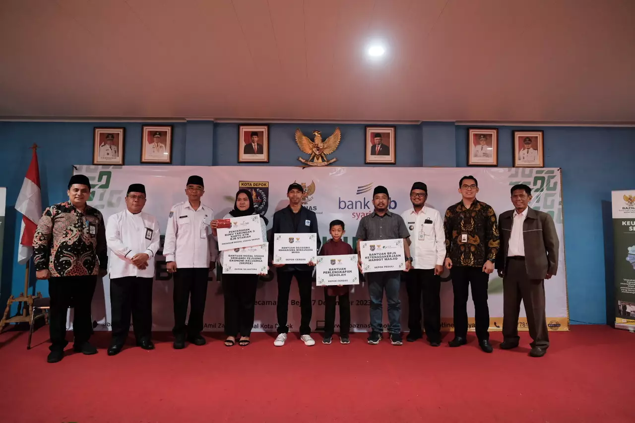 Baznas Depok Serahkan Program Bantuan Kepada Warga Depok