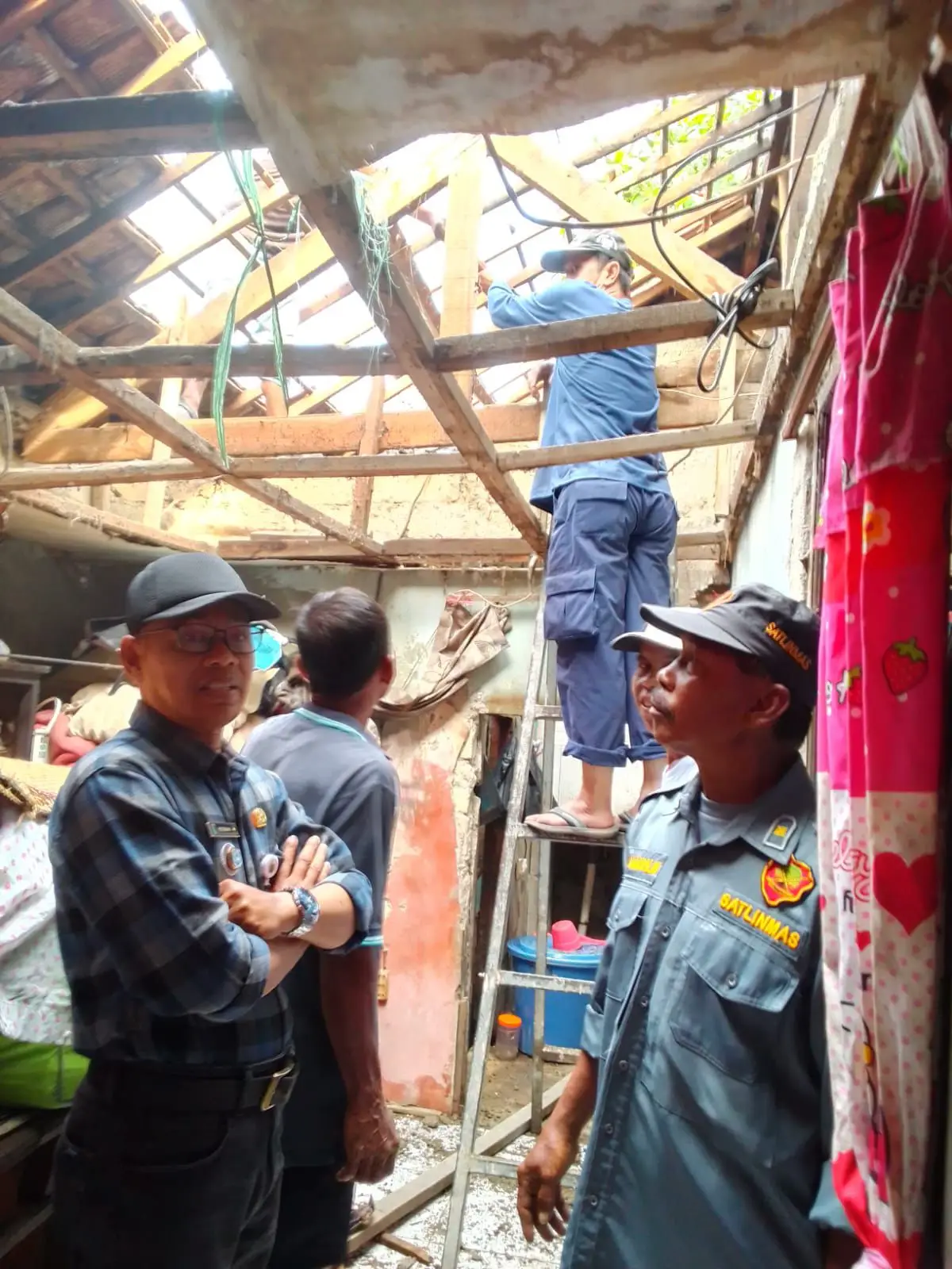 Rumah Warga Kampung Lio Ambruk, Tidak Ada Korban Jiwa