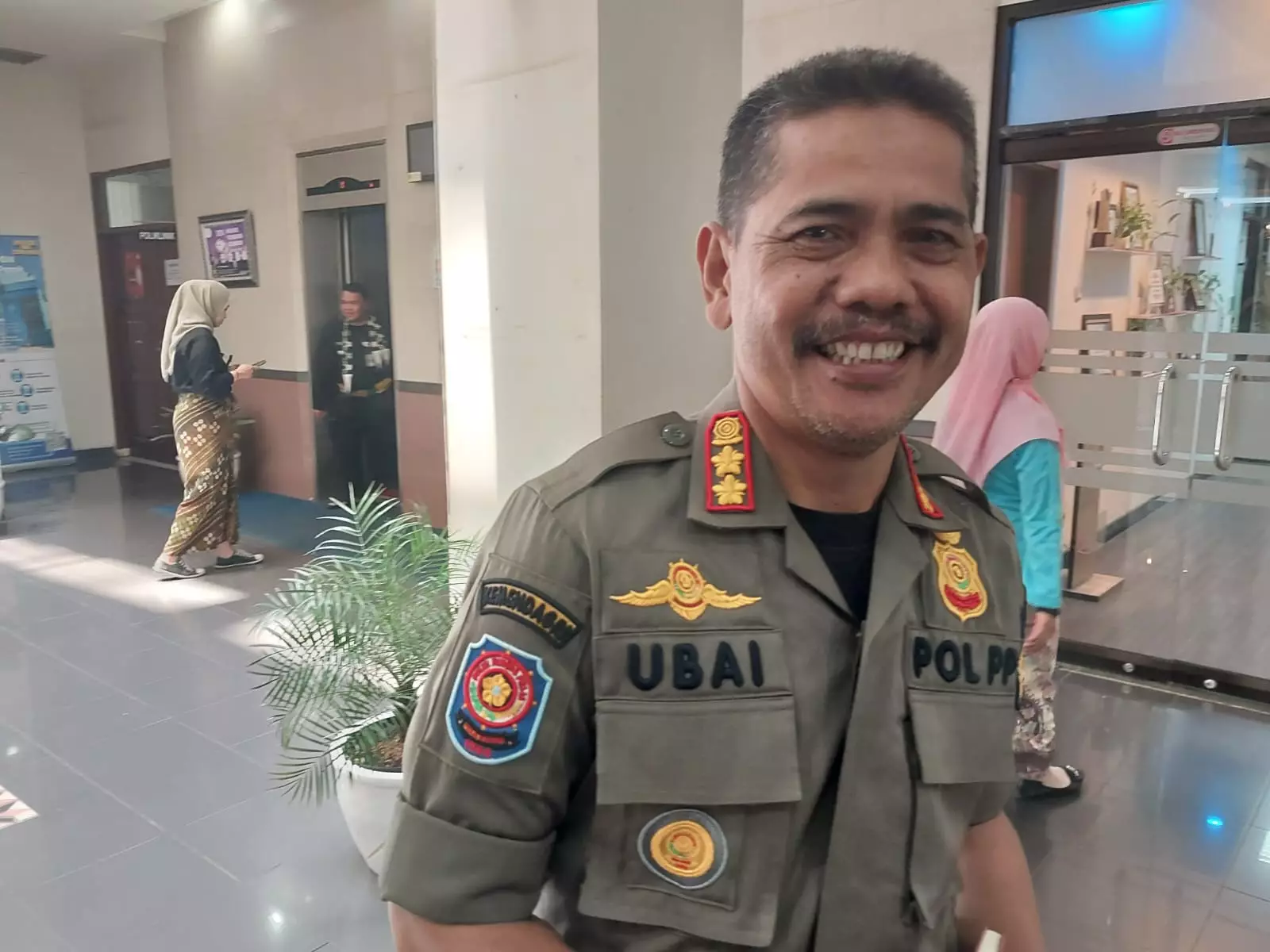 Puluhan Personel Satpol PP dan Linmas Amankan Puncak Perayaan HUT RI di Depok