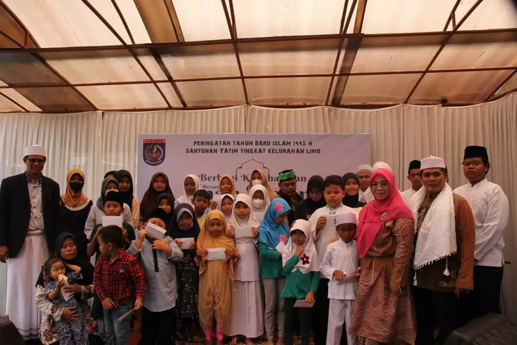 Peringati 10 Muharram, Kelurahan Limo Santuni Ratusan Anak Yatim Piatu