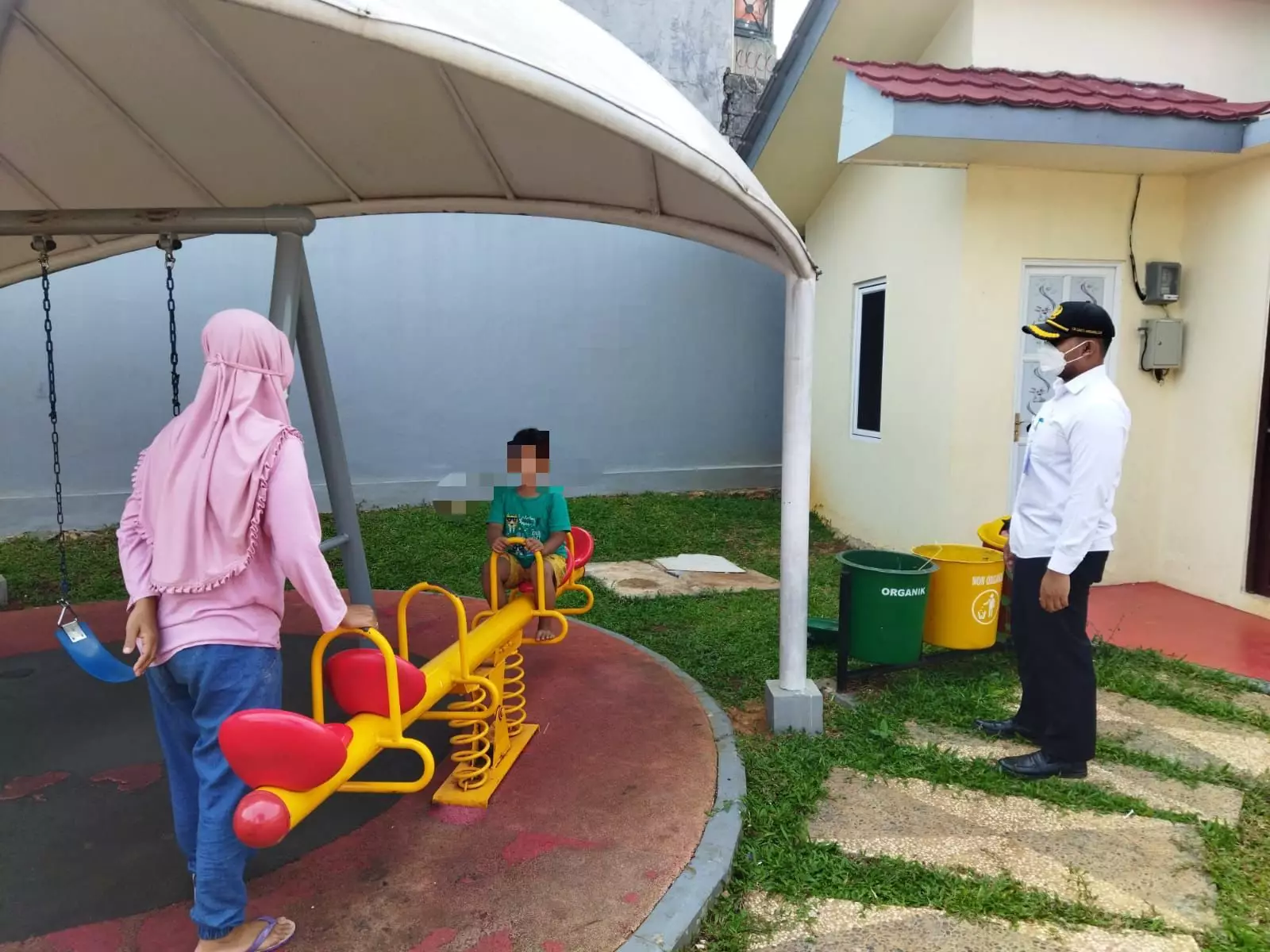 Warga PGS Manfaatkan Taman Kelurahan untuk Berbagai Kegiatan