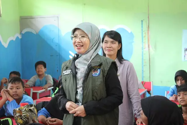 Pastikan Pelaksanaan BIAS Berjalan Lancar, Kadinkes Depok Sambangi SDN 20 Mekarjaya