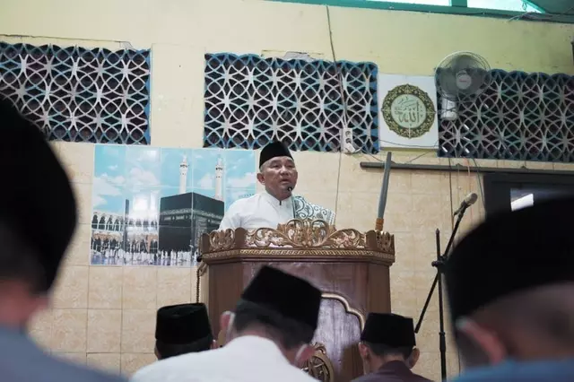 Jadi Khatib Jumat di Masjid Al Husna Cilangkap, Kiai Idris Ajak Masyarakat Makmurkan Masjid