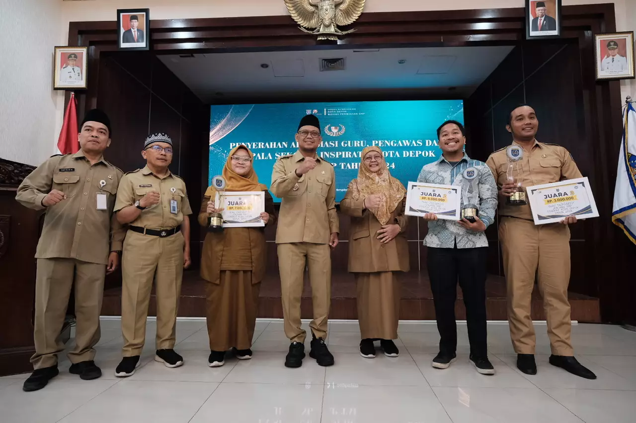 Wakil Wali Kota Depok Serahkan Penghargaan Kepada Guru, Kepala Sekolah dan Pengawas Inspiratif