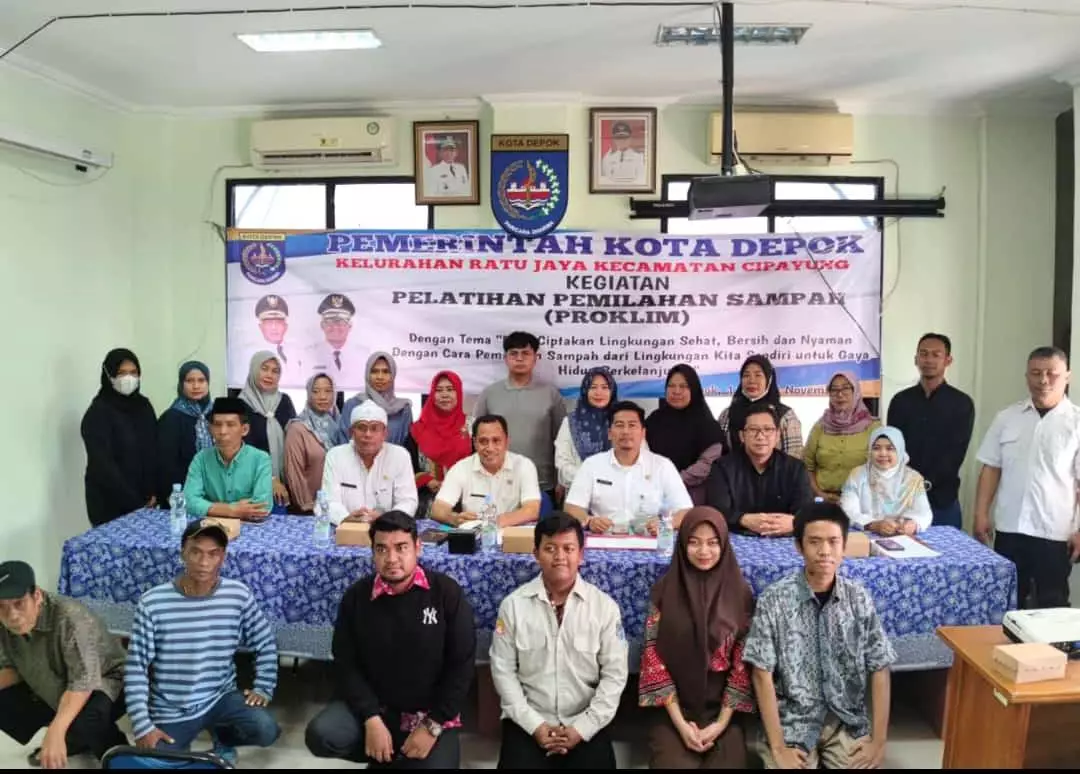 Warga Ratujaya Dilatih Pilah dan Kelola Sampah dari Sumbernya