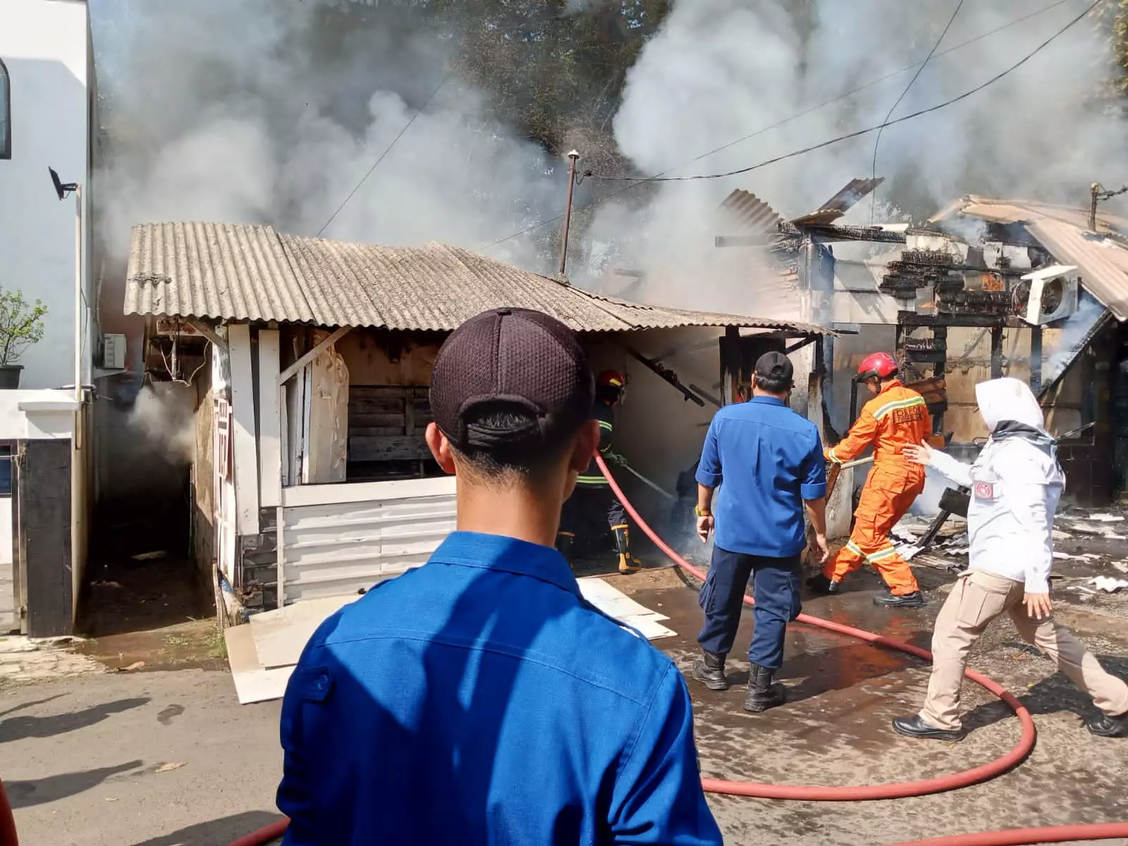 Berjibaku Selama 1,5 Jam, Damkar Berhasil Atasi Kebakaran di Pancoran Mas