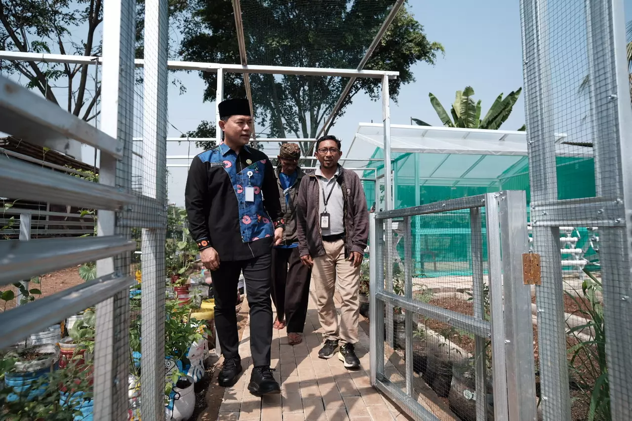 Plt. Camat Tapos Tinjau KWT Wita Baskara dan Pembangunan Gedung Posyandu RW 1 Cilangkap