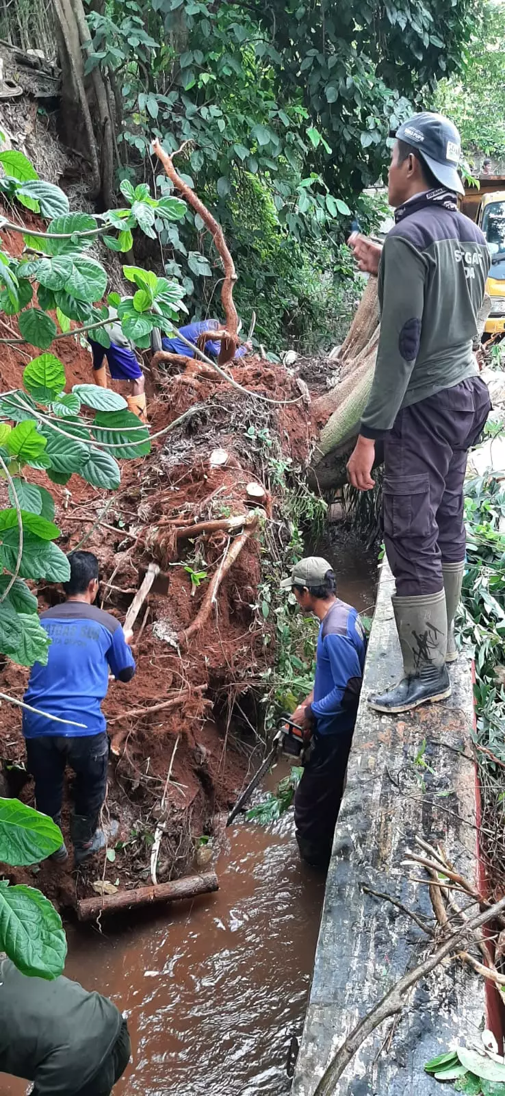 Satgas DPUPR Tangani Longsor RW 20 Perumahan Mekar Perdana