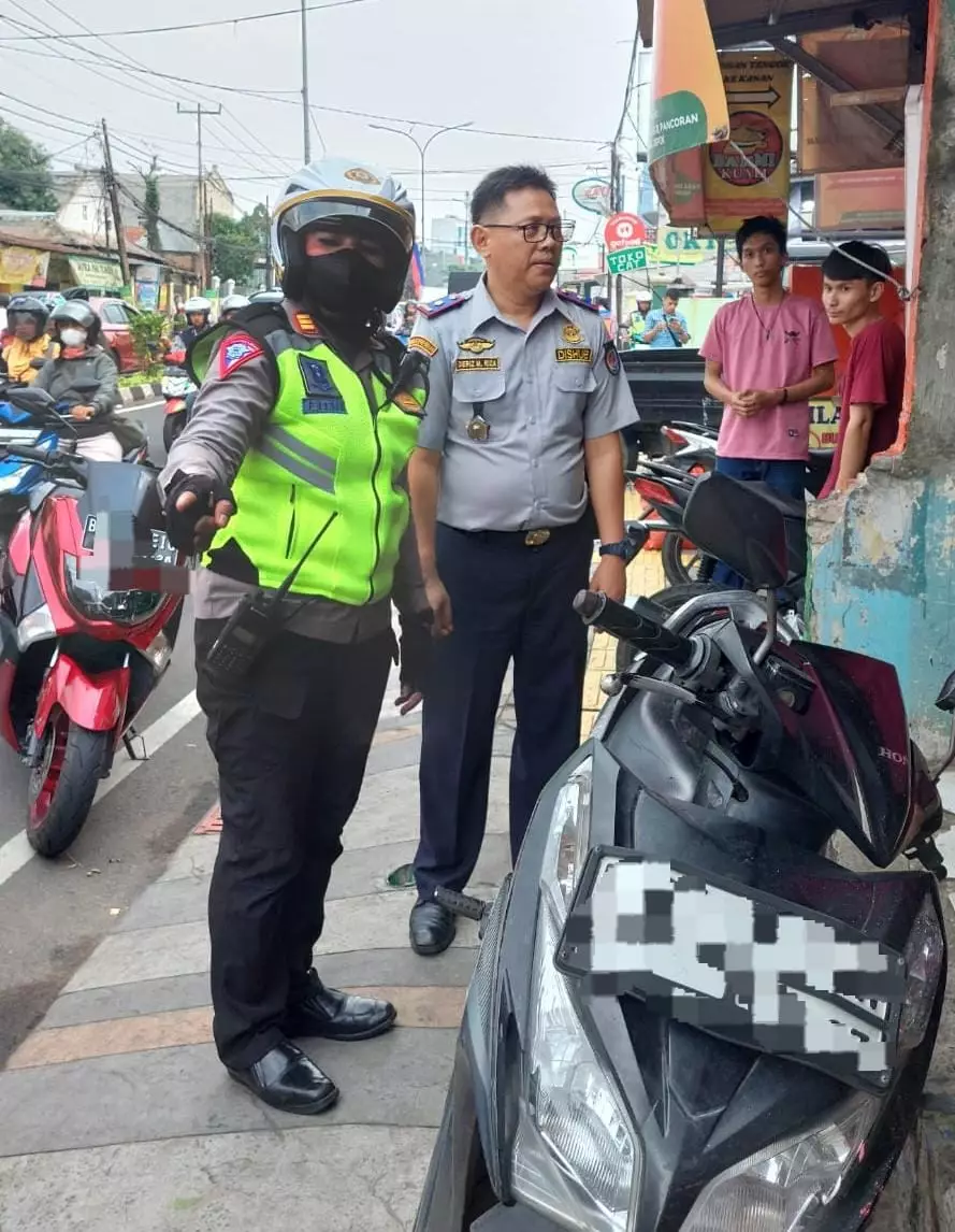 Parkir Sembarangan di Sepanjang Jalan Margonda-Kartini, Puluhan Kendaraan Roda Dua Digembosi
