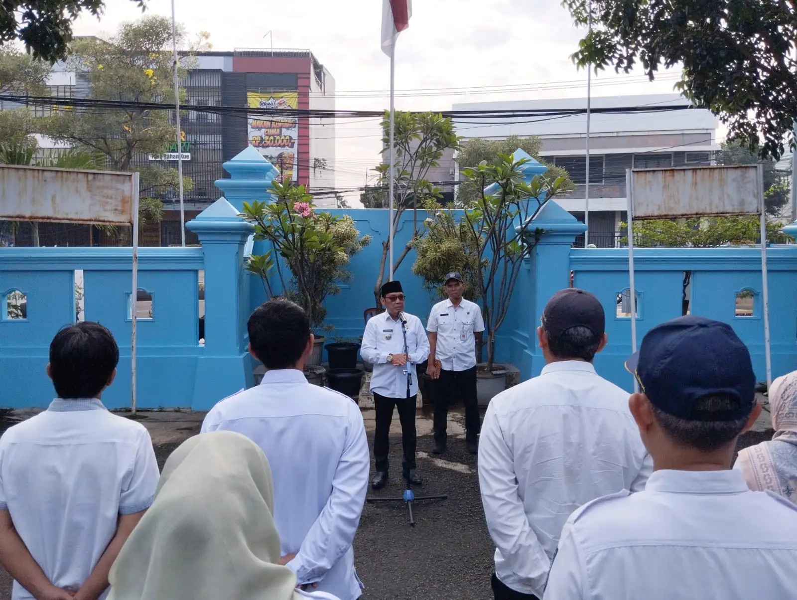Gelar Apel Pagi Gabungan, Camat Panmas Ajak ASN Galakkan Kerja Bakti di Wilayah