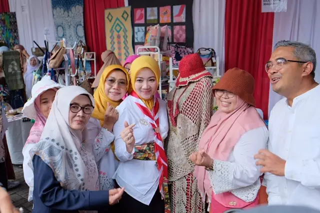 Ketua Dekranasda Jabar Kunjungi Gerai UMKM dan Produk Kerajinan Depok
