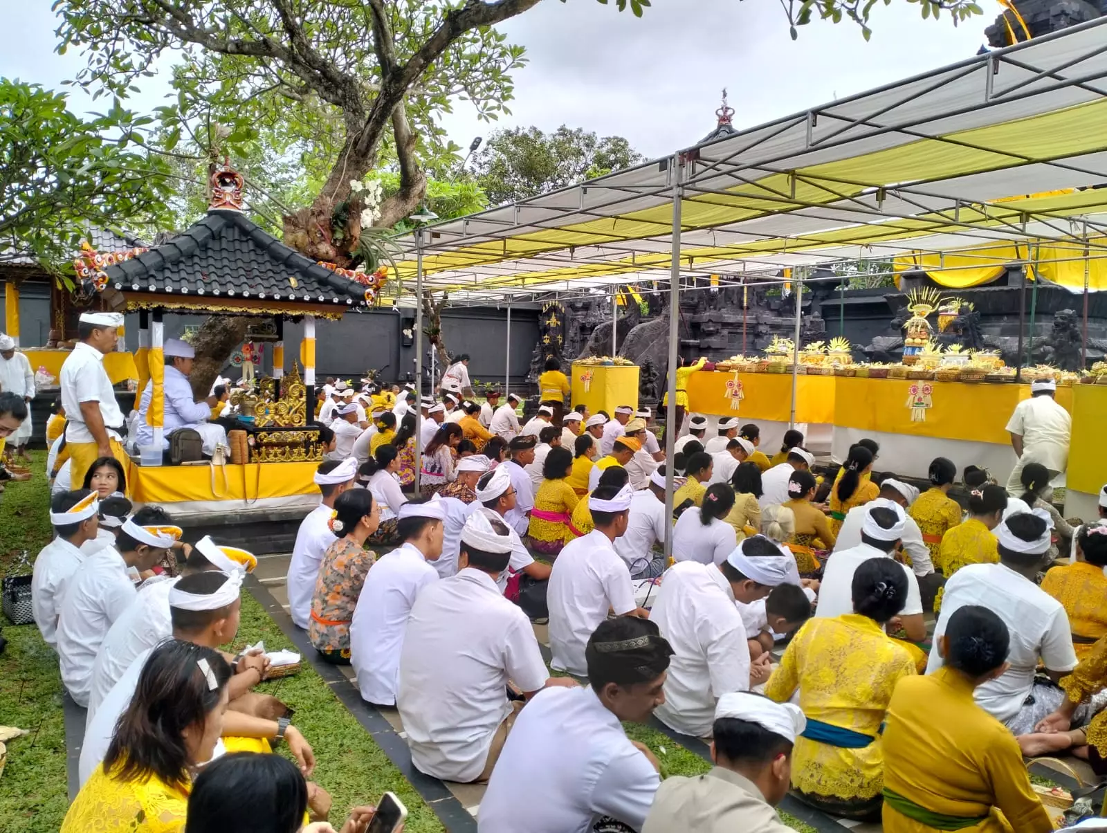 Umat Hindu di Kota Depok Rayakan Galungan-Kuningan dengan Penuh Sukacita