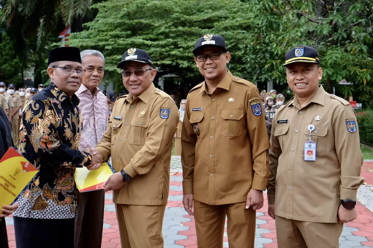 Wali Kota Depok Serahkan SK Pensiun kepada Empat ASN