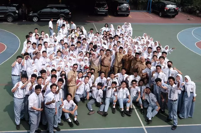 Layanan Jemput Bola Perekaman E-KTP di SMAN 2 Depok Diapresiasi