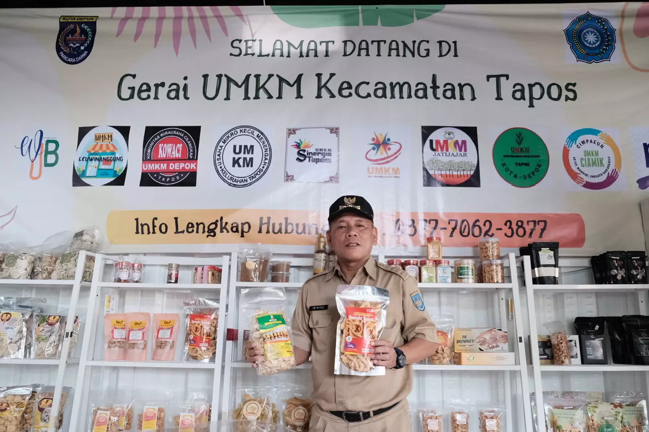 Camat Tapos Ajak Warga Beli Produk Lokal di Gerai UMKM