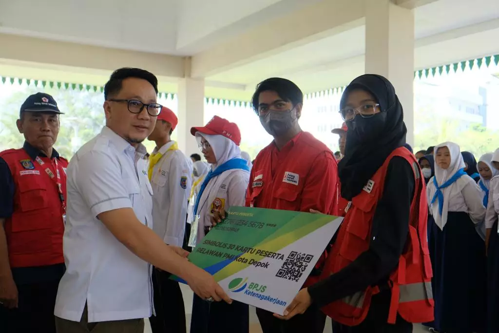 Puluhan Relawan PMI Depok Dapat Kartu BPJS Ketenagakerjaan