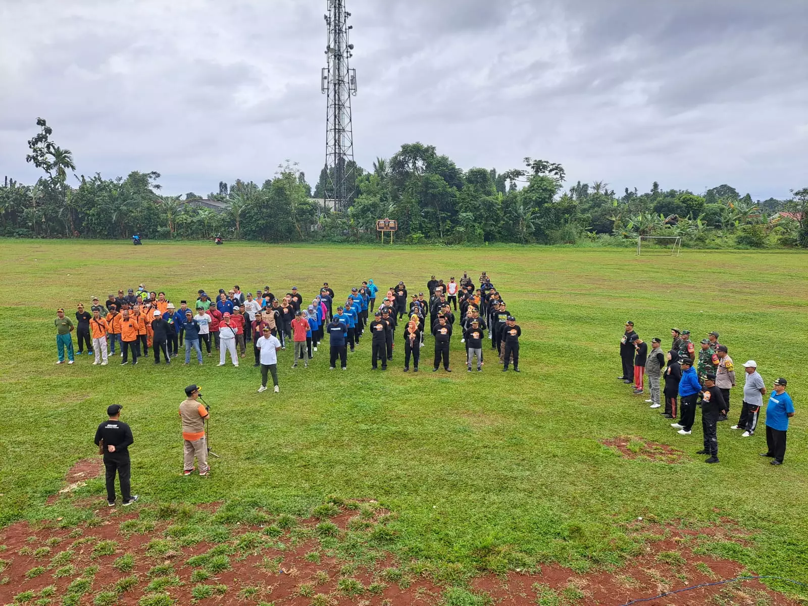 ASN se-Kecamatan Bojongsari Bersihkan Lapangan Pusaka