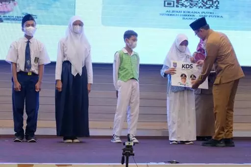 Bantuan Pembiayaan Pendidikan KDS Disambut Antusias Siswa hingga Wali Murid