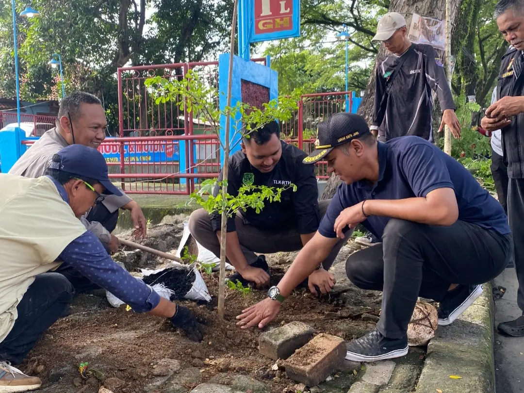 Program Satu Minggu Satu Pohon, DLHK Depok Tata Eks Gusuran PKL di Ratu Jaya