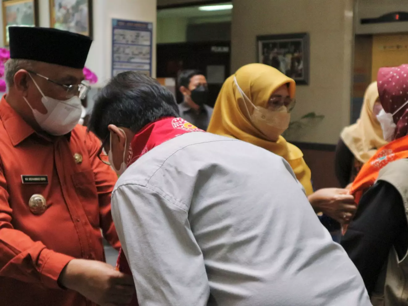 Kedatangan Tim Penilai Lomba Posyandu dan Tim Verifikator Kota ODF Disambut Palang Pintu