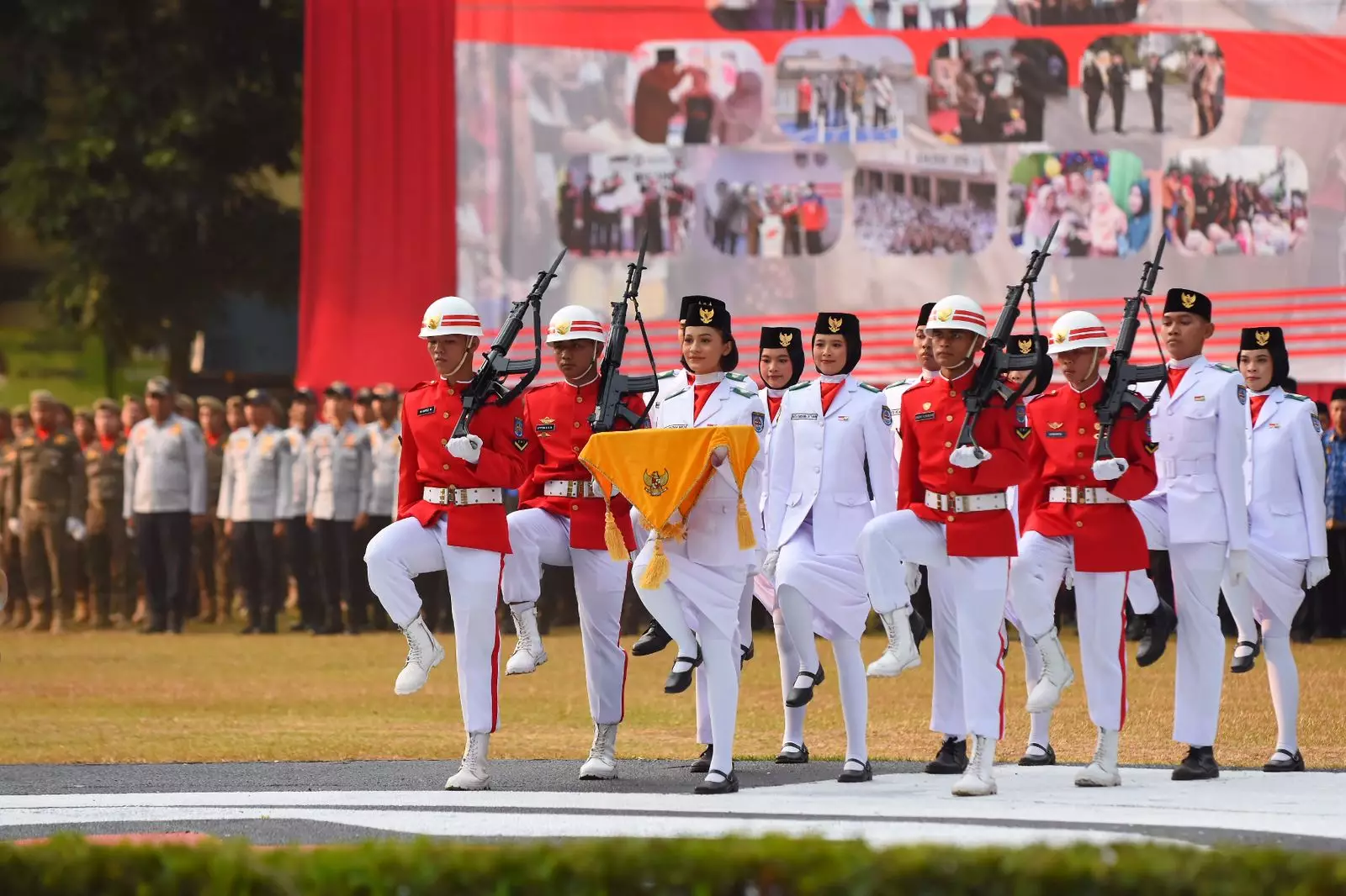 Berjalan Hikmat, Dandim Depok Pimpin Upacara Penurunan Bendera HUT ke-78 RI Tingkat Kota