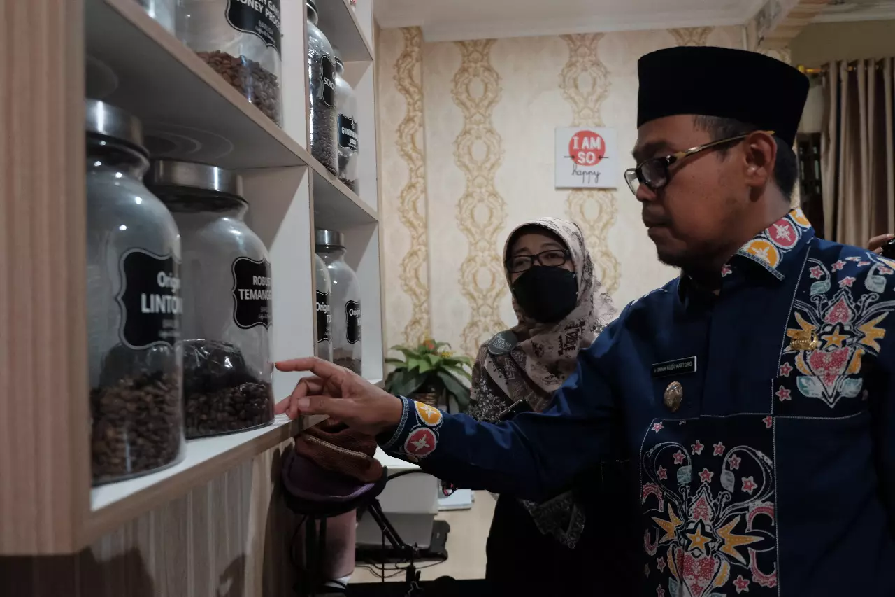 Peduli UMKM, Wakil Wali Kota Depok Kunjungi Lima Pelaku Usaha di Sukmajaya