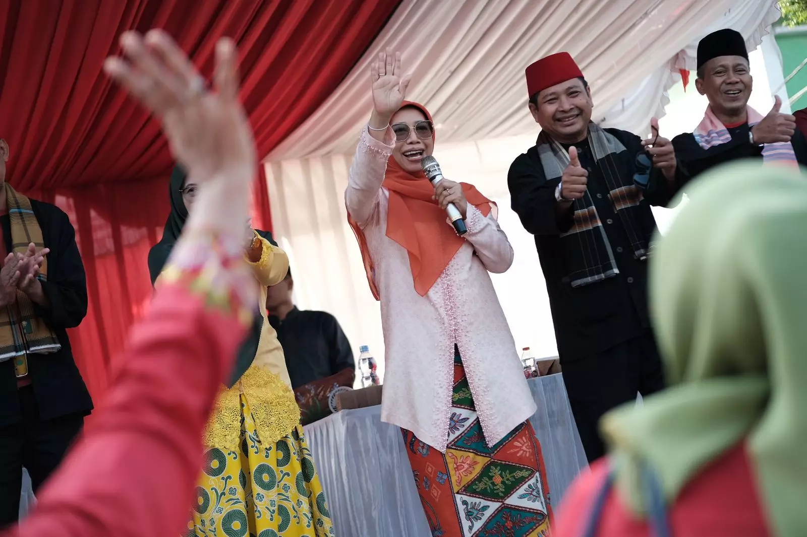 Sambut Arak-arakan Pawai, Bunda Elly: Lestarikan Budaya Tradisi Lebaran Depok