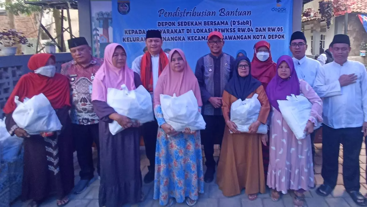 Bang Imam Serahkan Bantuan Paket Sembako Kepada Warga Binaan P2WKSS