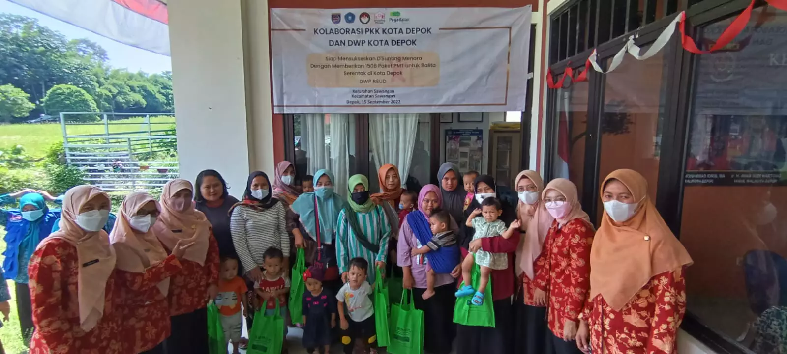 DWP RSUD Depok Bagikan Paket PMT kepada 80 Anak di Sawangan