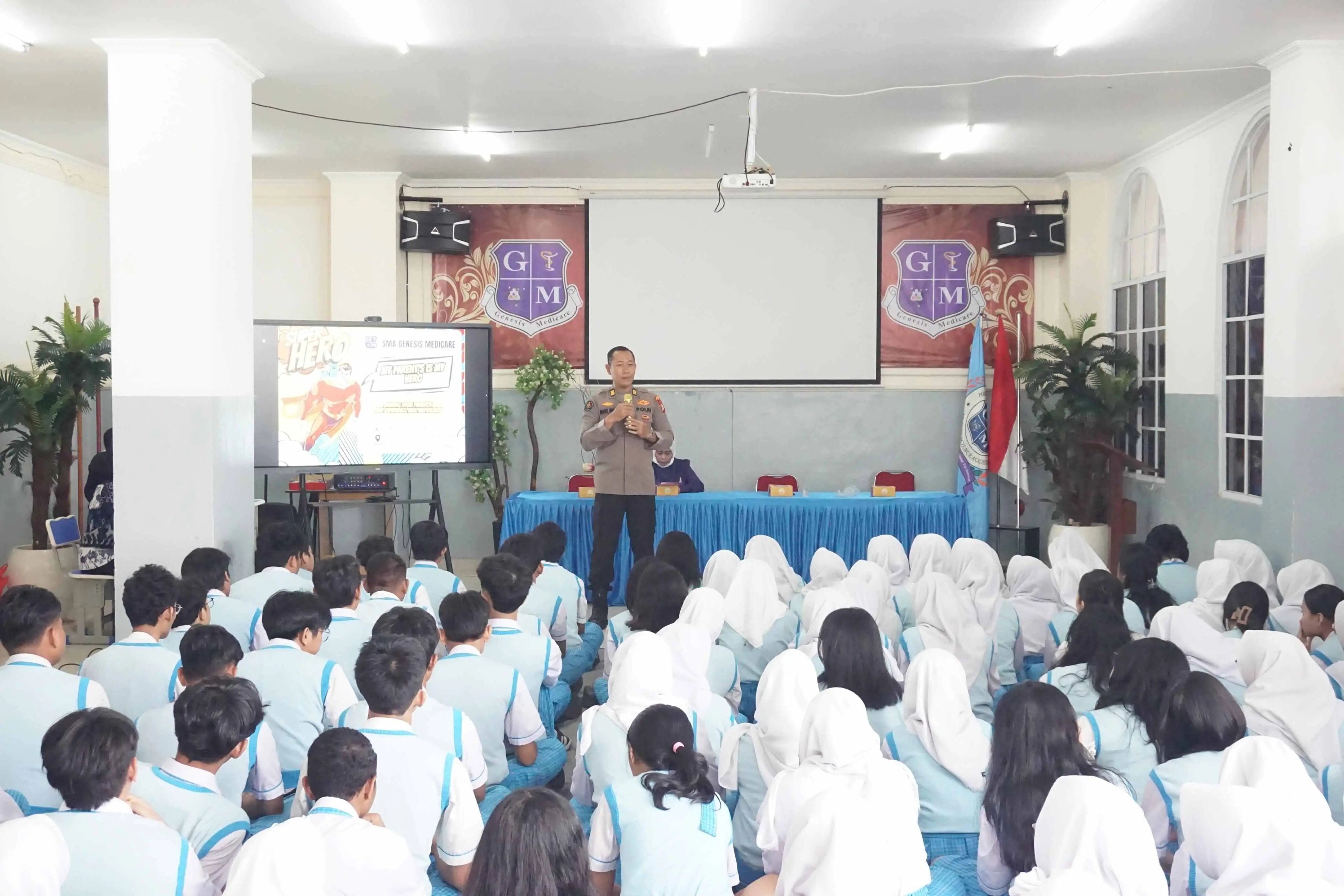 Sampaikan Kisah Perjalanan Karier, Kasi Humas Polres Metro Depok Inspirasi Siswa SMA Genesis Medicare