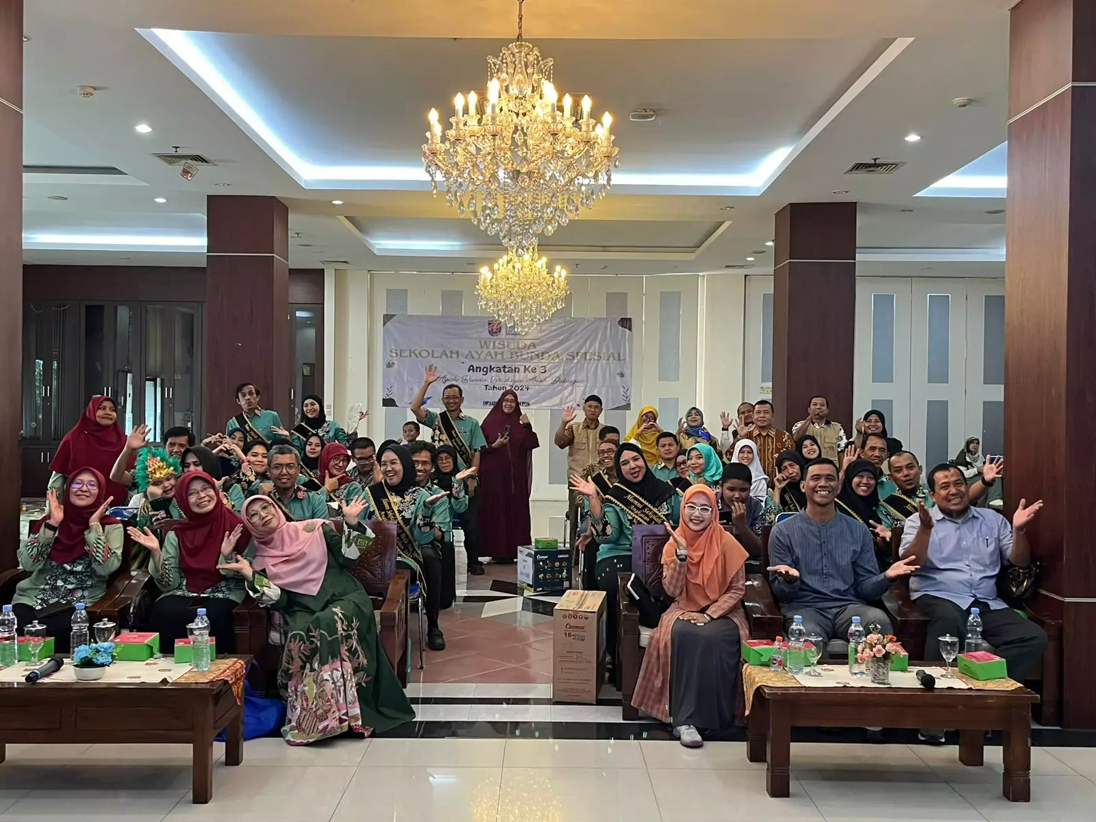 22 Pasang Orang Tua Lulus Sekolah Ayah Bunda Spesial Angkatan Ketiga