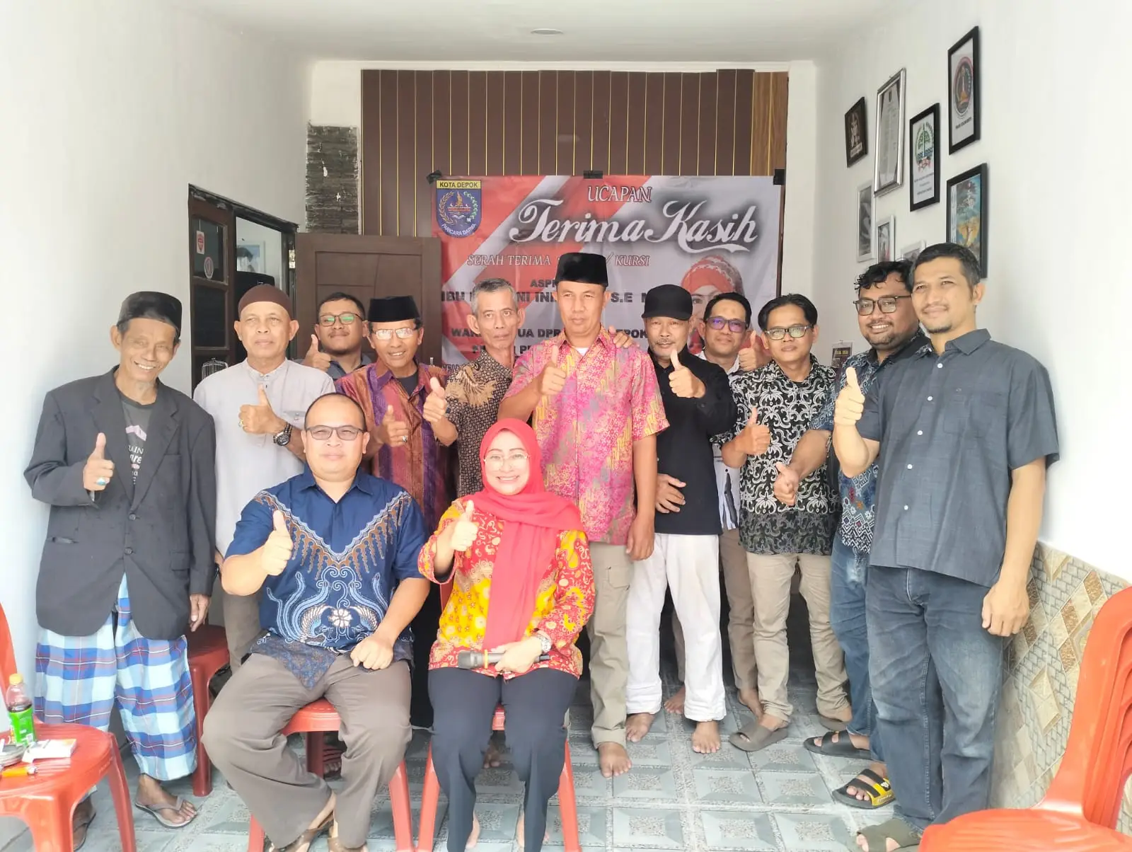 Warga RT 01 Kelurahan Serua Apresiasi Bantuan Tenda dan Kursi