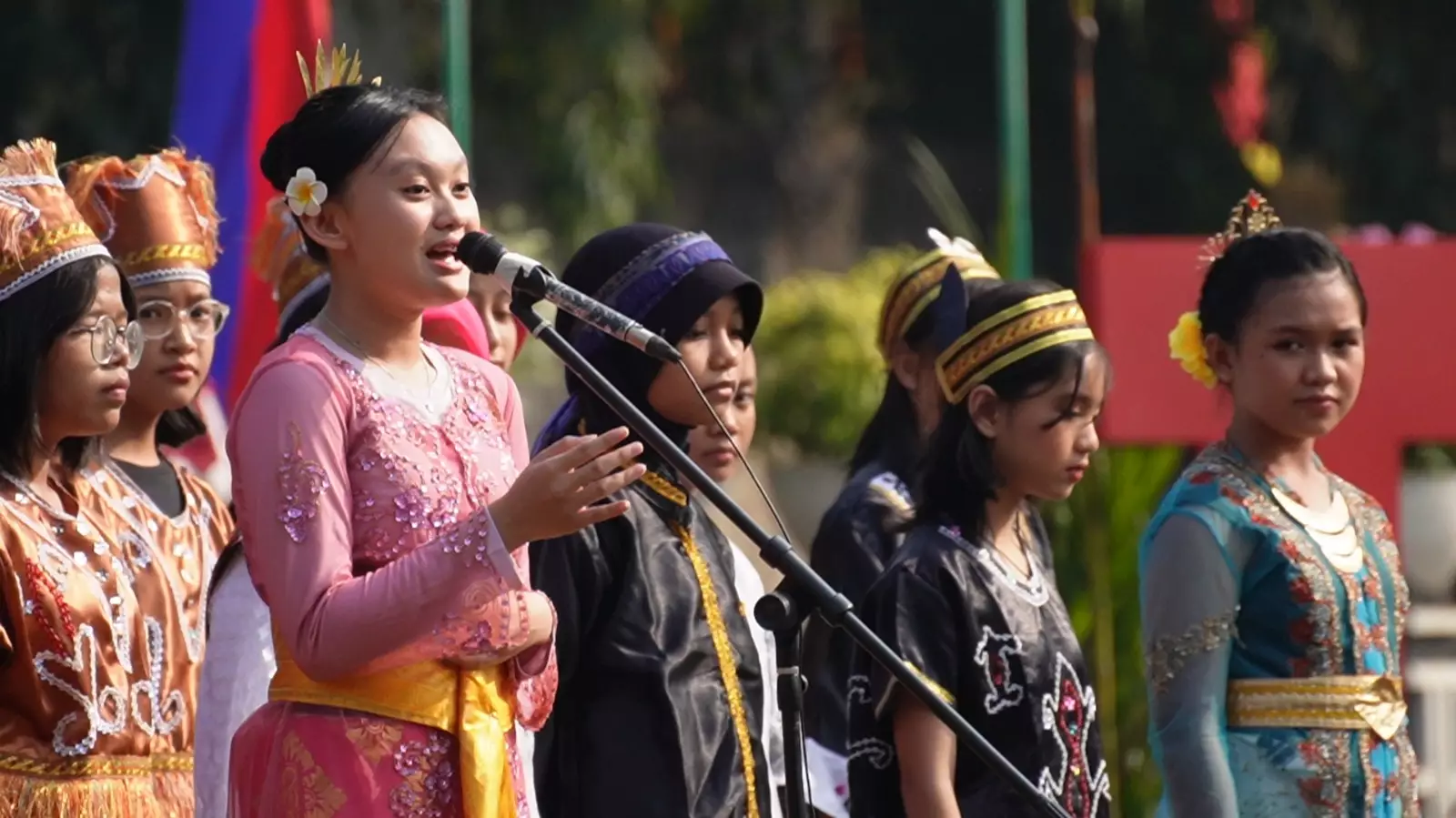 Enam Lagu Daerah Dibawakan Paduan Suara SMPN 1 Depok saat Upacara HUT ke-78 RI Tingkat Kota