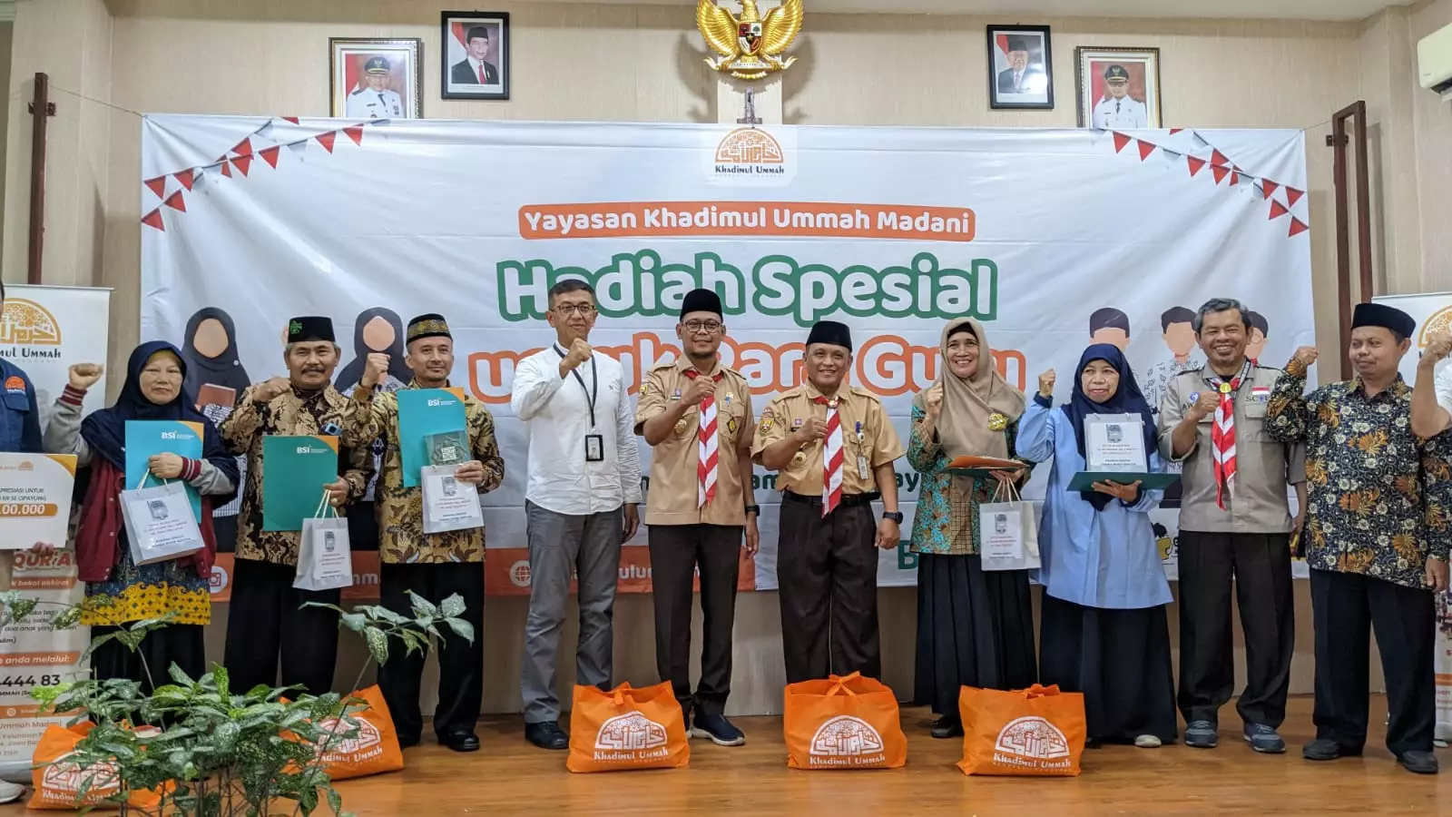 Bang Imam Apresiasi Yayasan Khadimul Ummah Madani Beri Bingkisan Guru Honorer