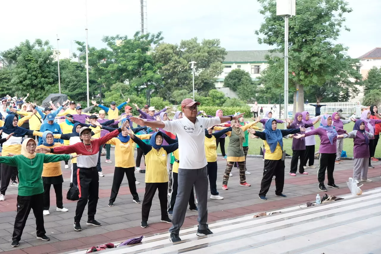Wakil Wali Kota Depok Senam Bersama Warga Lansia di Alun-Alun Depok