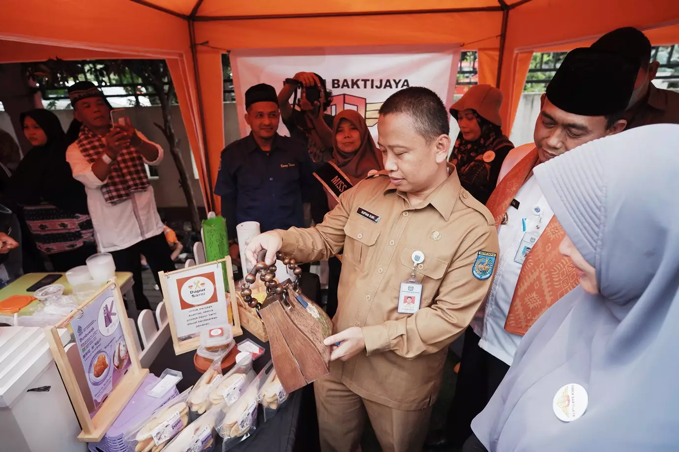 Sekda Depok Kunjungi Stan UMKM pada Musrenbang Sukmajaya Tahun 2024