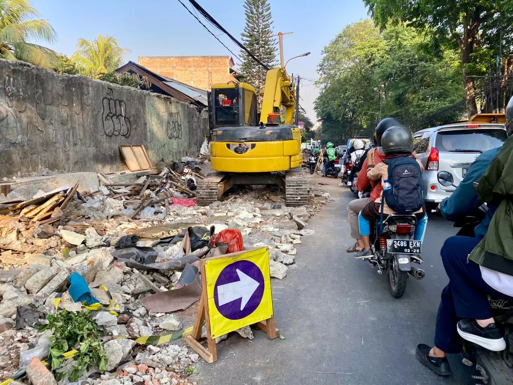 Pemkot Depok Tata Trotoar dan Saluran Jalan Komjen Pol M. Jasin