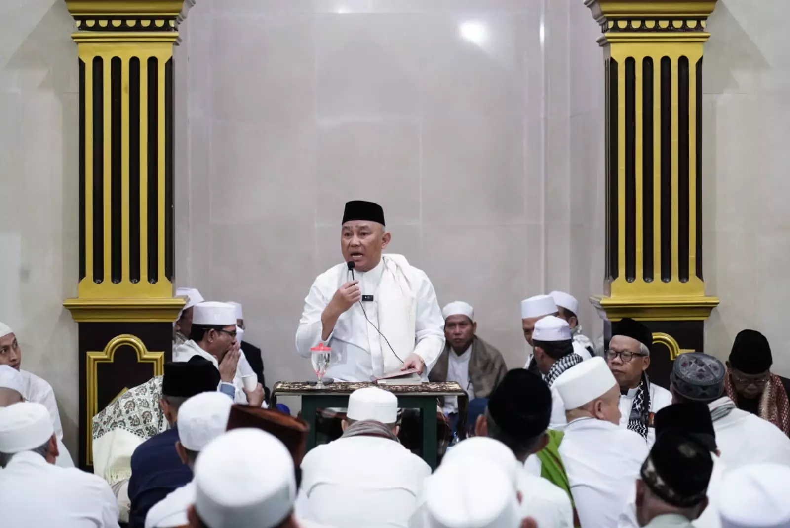 Beri Tausiah Subuh di Masjid Jami’ Al Ikhlas, Kiai Idris: Jangan Mudah Diadu Domba