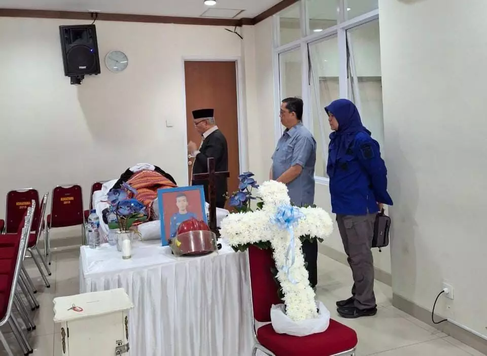 Melayat ke Rumah Duka Petugas Damkar, Kiai Idris: InsyaAllah Ada Bantuan dari Pemkot Depok